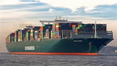 عمرو موسى يهنئ السيسي على نجاح تعويم السفينة الجانحة