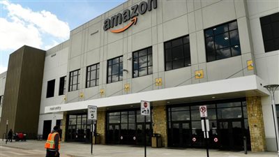 جيش من الموظفين واشتباكات مع أعضاء الكونجرس... أمازون تدافع عن سمعتها