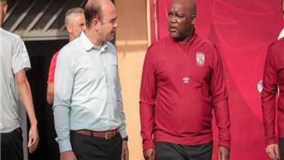 على هامش المران ..موسيماني يجتمع بالجهاز الطبي للفريق  