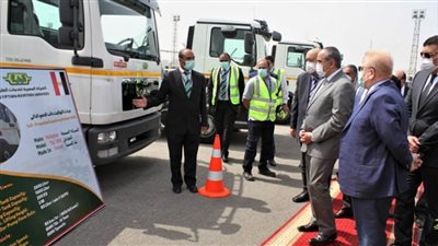 بالصور | وزير الطيران يتفقد أحدث معدات 