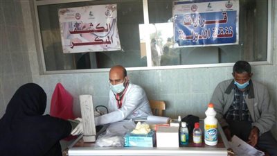 محافظ قنا  : علاج  ٧٥٤ مواطن فى قافلة طبية مجانيه بنقادة  