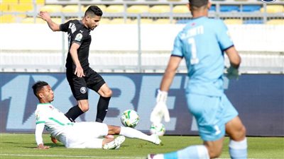 بيراميدز يخسر أمام الرجاء بهدفين ويمنحه الصدارة