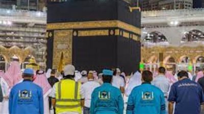 في أجواء إيمانية واحترازية ..أداء صلاة التراويح بالمسجد الحرام في أول ليالي الشهر الكريم 