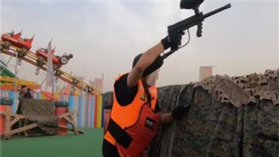 فيديو| رامز جلال يضرب محمد هنيدي 