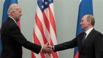 البيت الأبيض: هناك محادثات رفيعة المستوى بشأن عقد قمة محتملة بين بايدن وبوتين 