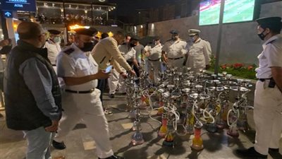 بالصور | حملة مسائية مكبرة لغلق الكافتيريات المخالفة بـ 