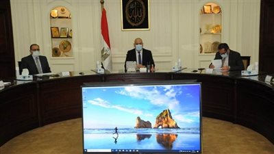 بالصور | الجزار يؤكد على تعظيم الاستفادة من أراضي ساحلي البحرين الأحمر والمتوسط