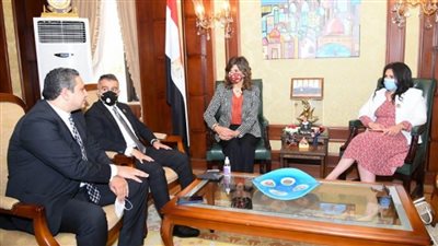 بالصور | وزيرة الهجرة تدعو لحوار مشترك بين شباب البرلمان المصري واليوناني والقبرصي