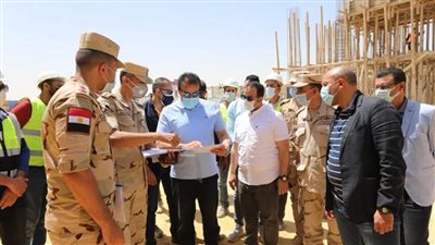 بالصور | وزير التعليم العالي يتفقد مباني جامعة برج العرب التكنولوجية 