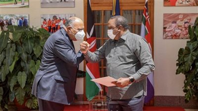 بالصور | وزير الخارجية يلتقي الرئيس الكيني في أولى محطات جولته الأفريقية