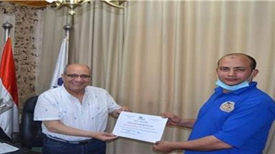 السكة الحديد تصرف 300 جنية لسائق قطار النوم ومعاونه لتفاديهما الاصطدام بجرار زراعي في أسوان