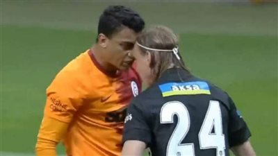 خناقة شوارع بين مصطفى محمد ولاعب بشكتاش