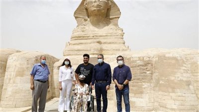 بالصور | في أول أيام تحقيق حلمها بزيارة الأهرامات.. العناني يلتقي بـ