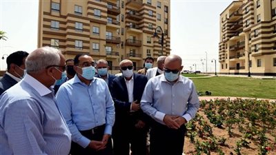 بالصور | مدبولي يتفقد وحدات الإسكان بحدائق أكتوبر