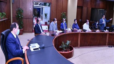 بالصور | البترول: تحويل وإحلال نحو 450 ألف سيارة بالغاز الطبيعي خلال 3 سنوات