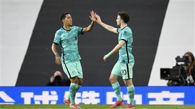 الشوط الأول.. ليفربول يتقدم على مانشستر يونايتد (2_1)