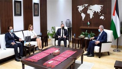 بالصور | رئيس بعثة مصر في رام الله ينقل رسالة تضامن للأشقاء الفلسطينيين