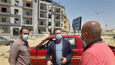 بالصور.. جهازا مدينتي بدر والشروق ينفذان حملتين لإزالة مخالفات البناء