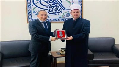 سفير مصر بتيرانا يبحث تعزيز العلاقات بين الأزهر والمشيخة الإسلامية بألبانيا