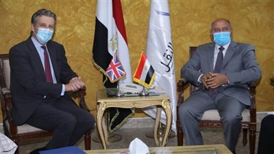 بالصور | الوزير يبحث مع السفير البريطاني توريد أول قطارين للمونوريل