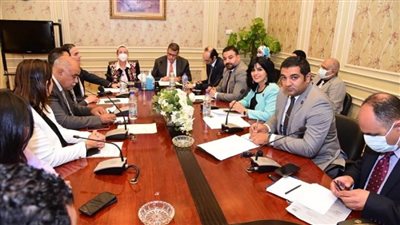 بالصور | وزيرة البيئة أمام 