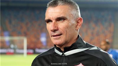 لهذا السبب.. كارتيرون يستدعي ثلاثي شباب الزمالك