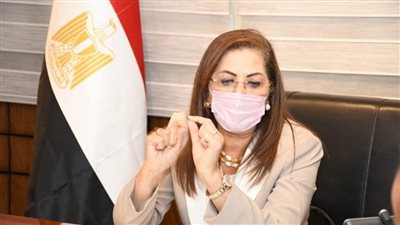 بالصور | وزيرة التخطيط تناقش مع 