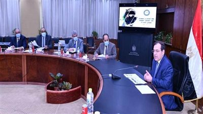 بالصور | وزير البترول يتابع تنفيذ خطة التوسع باستخدام الغاز الطبيعي لتموين السيارات