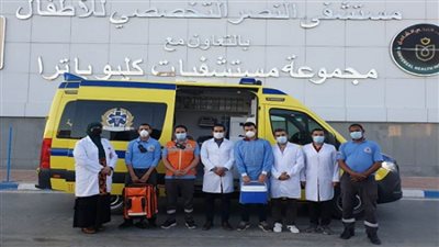 بالصور | بدء تطعيم منتفعي التأمين الصحي الشامل بلقاح كورونا في المنازل