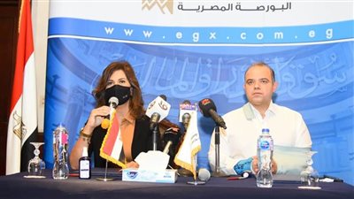 نبيلة مكرم:  - التنسيق مع وزارة الخارجية لتسهيل توثيق الأوراق اللازمة لاستثمار المصريين في الخارج بالبورصة 