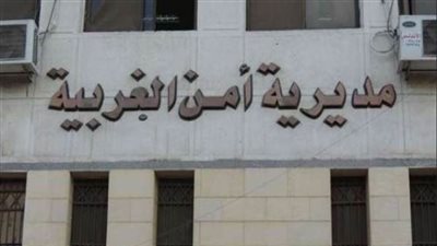 تسليم طفلة لأهلها في طنطا بعد العثور عليها تائهة في عربة قطار