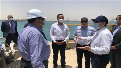 بالصور | الملا يتفقد مشروعات بترولية بالعين السخنة