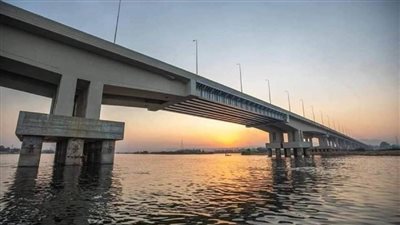 بالصور | طوله 19 كم وعرضه 21 مترا.. الوزير يتفقد محور قوص على النيل