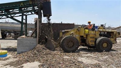 بالصور | شعراوي يتلقى تقريرًا حول جهود تنفيذ منظومة المخلفات بالإسماعيلية