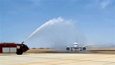 وصول أول طائرة  لشركة مصر للطيران إلى مطار برنيس الدولي