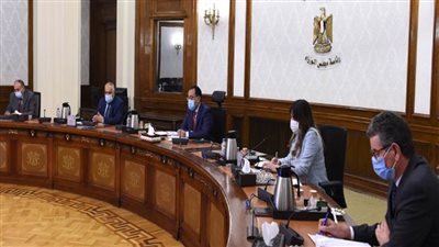 بالصور | مدبولى يؤكد أهمية توطين صناعة الأغشية الخاصة بتحلية مياه البحر