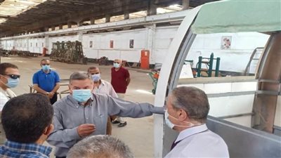بالصور | وزير قطاع الأعمال يتابع اختبار السيارة الكهربائية بـ 