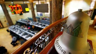 تراجع مؤشرات البورصة بمنتصف التعاملات بضغوط مبيعات عربية وأجنبية