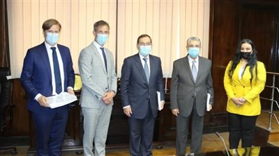 بالصور | وزيرا الكهرباء والبترول يشهدان تسليم دراسة جدوي إنتاج الهيدروجين الأخضر