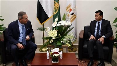 بالصور | وزير الرياضة يفتتح فرع بنك مصر بنادي النادي بشيراتون