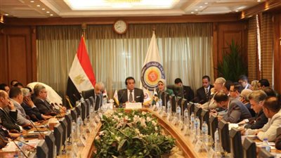  منح طلاب الجامعات والمعاهد فرصة التخرج عقب استيفائهم الساعات المعتمدة