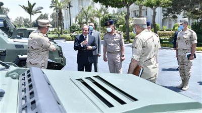بالصور.. الرئيس السيسي يناقش خطة رفع كفاءة القوات المسلحة.. وتطورات مبادرة 