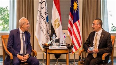 بالصور | وزير الخارجية الماليزي يلتقي رئيس اقتصادية قناة السويس لبحث فرص الاستثمار بالمنطقة