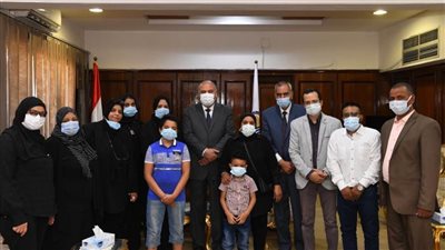 محافظ قنا يكرم أسرة الراحل خالد محمد علي لدوره في دعم ذوي الاحتياجات الخاصة  