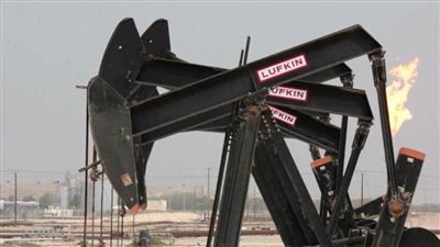 النفط يقترب من 75 دولارا ويسجل ذروة عدة أعوام 