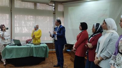 طارق سعدة  يثني على مشاريع تخرج  كلية البنات جامعة عين شمس.. ويؤكد: عليكم مسؤلية كبيرة