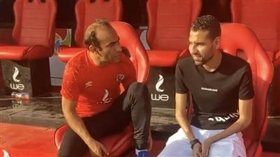 «هنا التتش».. مؤمن زكريا يؤازر لاعبي الأهلي قبل مواجهة الترجي 