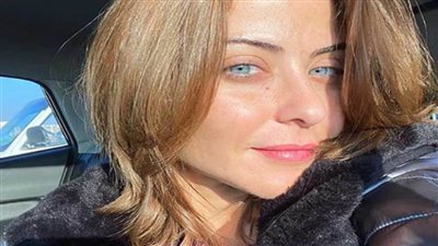 «كالرجال».. هايدي كرم تنصح السيدات باستخدام «الموس» لتنظيف بشرة الوجه (فيديو)