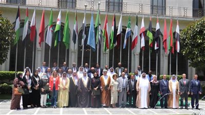 رئيس البرلمان العربي يكرم عدد من البرلمانيين والدبلوماسيين العرب في الحفل الختامي 