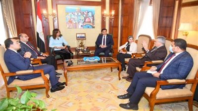 بالصور | وزيرة الهجرة تستقبل وفدا من حزب 